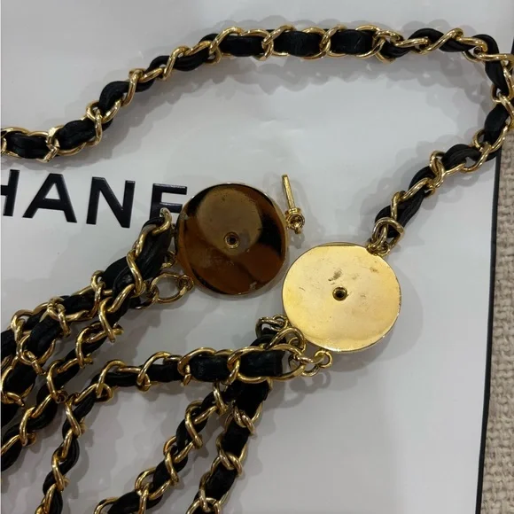 Authentic CHANEL Rue 31 Cambon vintage quilted leather medallion belt - Picture 7 of 11